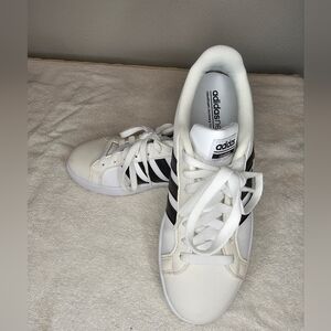 Adidas Blk/white orginals